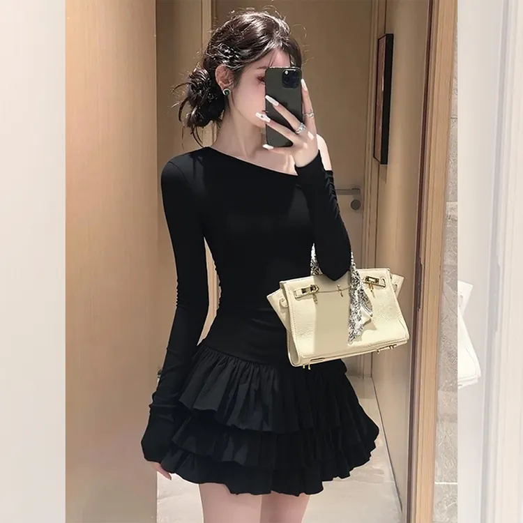 法式赫本风高级感修身气质黑色连衣裙早秋新款设计感斜肩长袖裙子
