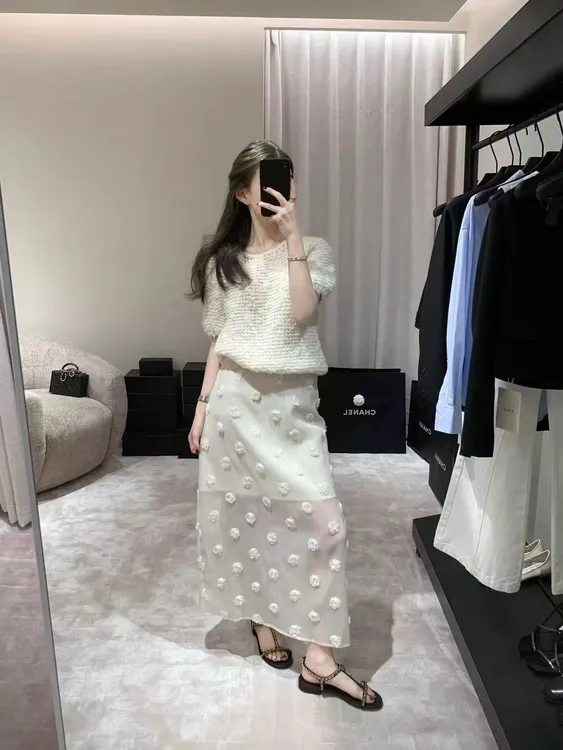 2025春季新款气质温柔软弱短袖针织衫立体花朵点缀半身裙两件套