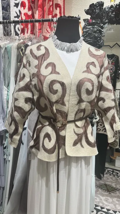 真丝拼接纯羊毛纯手工制作的民族风短款外搭女款