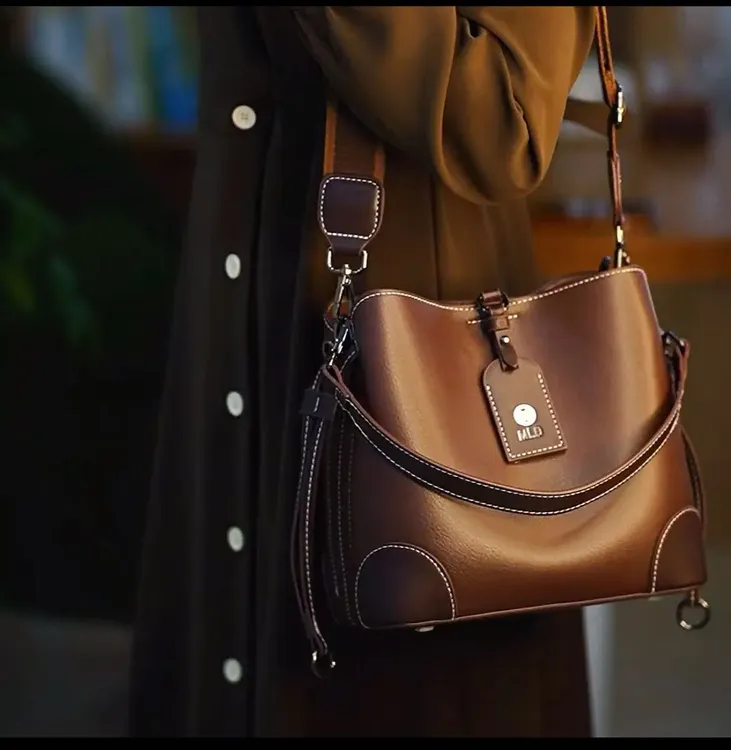 大容量手提包女士包包夏季斜挎包2025新款潮百搭轻奢女包夏天包包