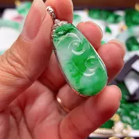 翡翠18K金镶嵌颈饰翡翠