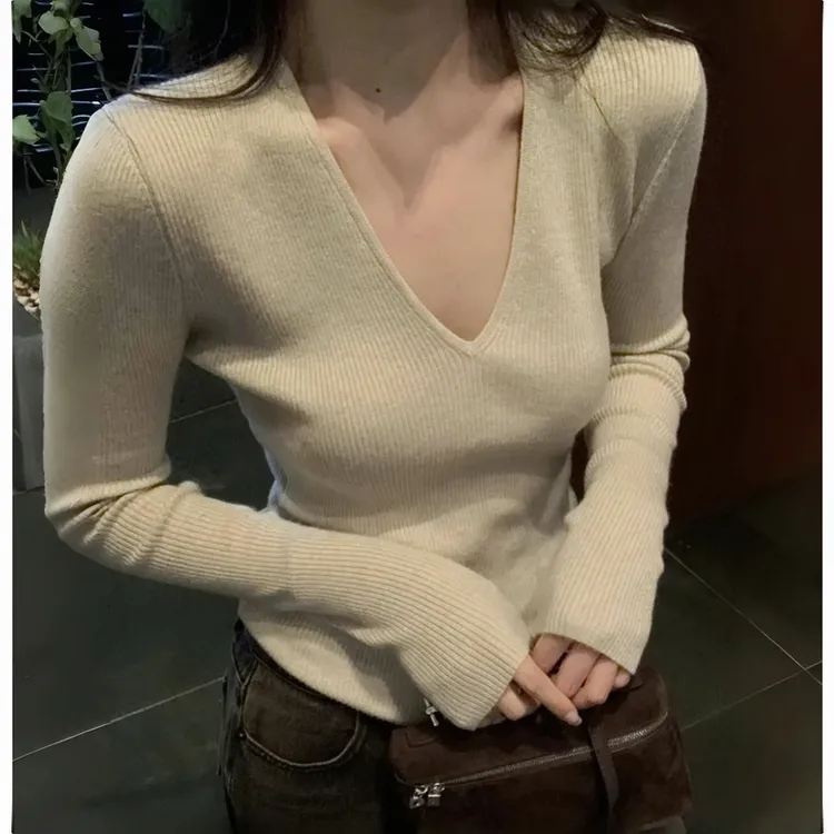 奶油色V领甜美针织衫气质修身显瘦内搭打底衫独特唯美洋气上衣