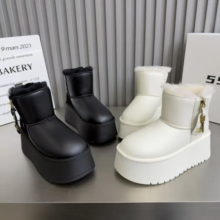 2025秋冬新款厚底雪地靴女百搭休闲冬季加绒保暖鞋短筒舒适短靴飞