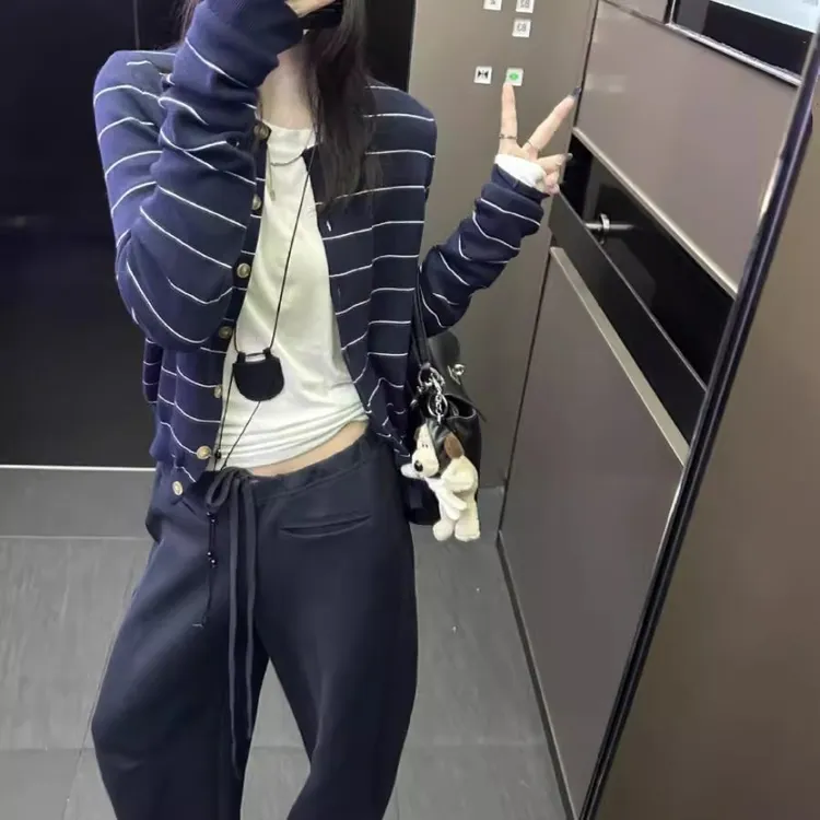 韩系百搭圆领条纹针织开衫女秋冬新款大码内搭外穿毛衣外套上衣潮