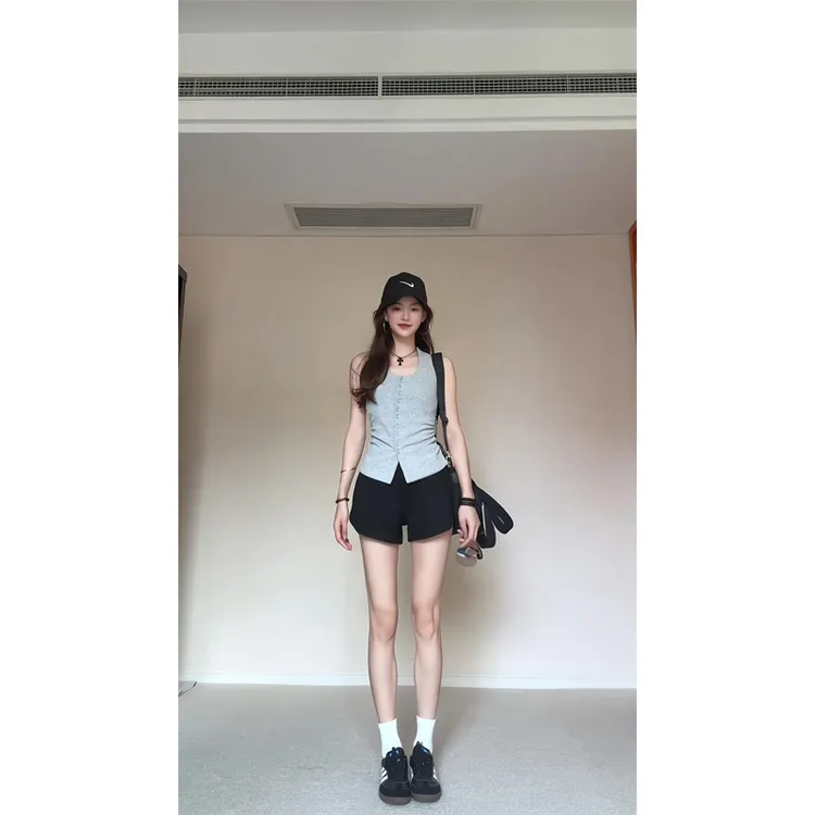 夏季纯欲风挂脖背心单排扣气质感U领无袖上衣女辣妹热裤短裤靴裤