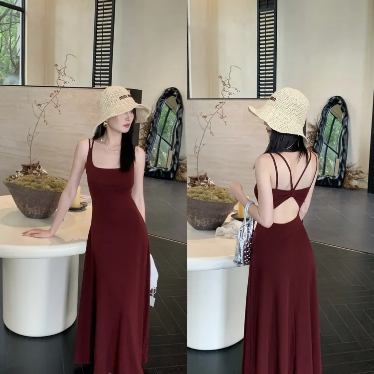 蝴蝶美背带胸垫设计感吊带连衣裙女收腰显瘦气质高级感长裙子