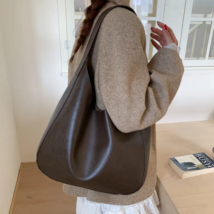 小众时尚软皮托特包包女2025新款大容量休闲百搭慵懒风通勤单肩包