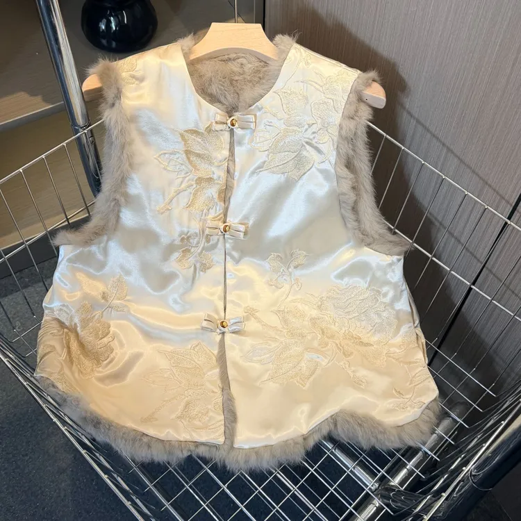 【琼玉】冬季双面穿兔毛刺绣马夹系扣时尚潮流女装高定设计师马甲