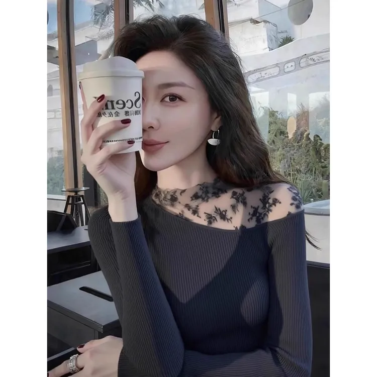 法式复古灰色蕾丝拼接毛衣针织打底衫女内搭修身显瘦长袖上衣秋冬