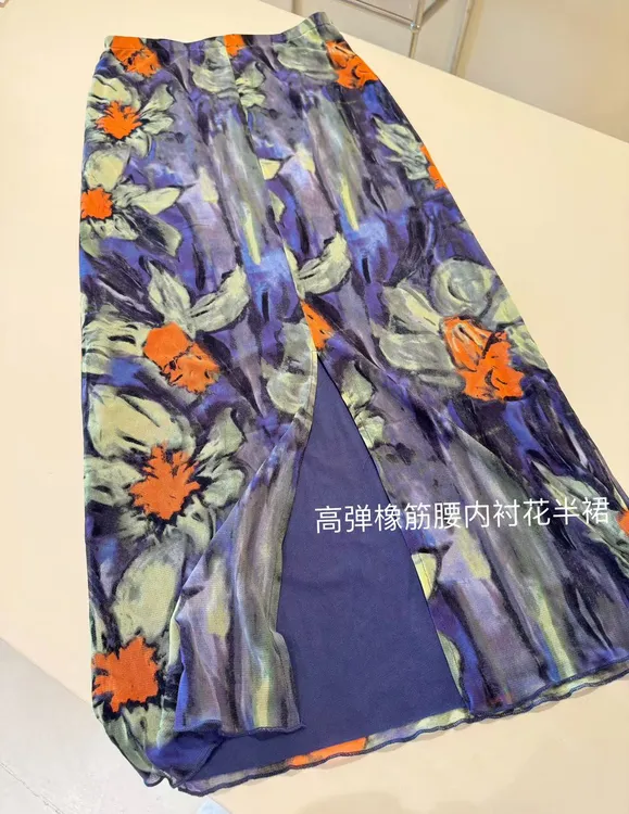 MOREYOUNG李李家橡筋腰舒服凉凉后开衩涂鸦花朵长半裙25171