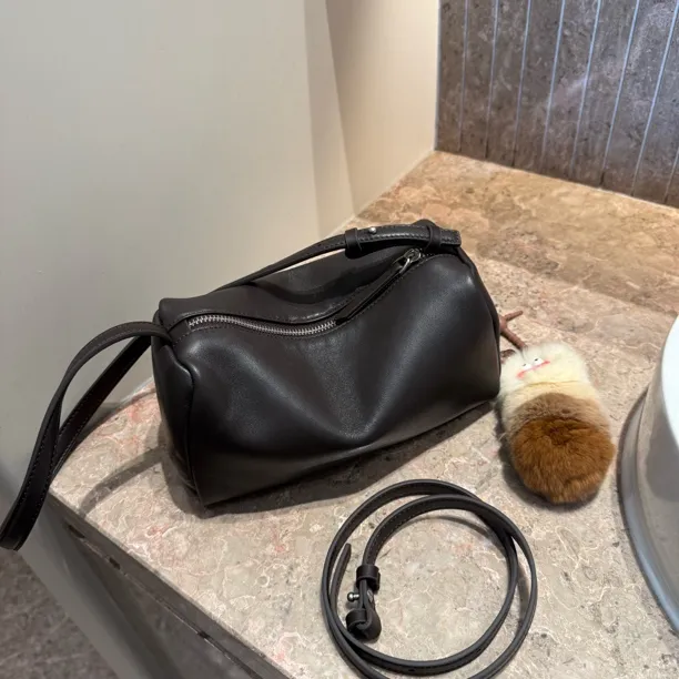 新款小众极简主义枕头包女单肩斜挎百搭大容量高级感简约女包160