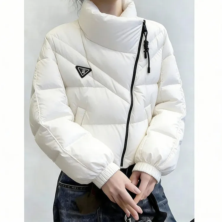 今年流行的超好看白色棉服女冬季2025新款高级感加厚棉袄短款外套