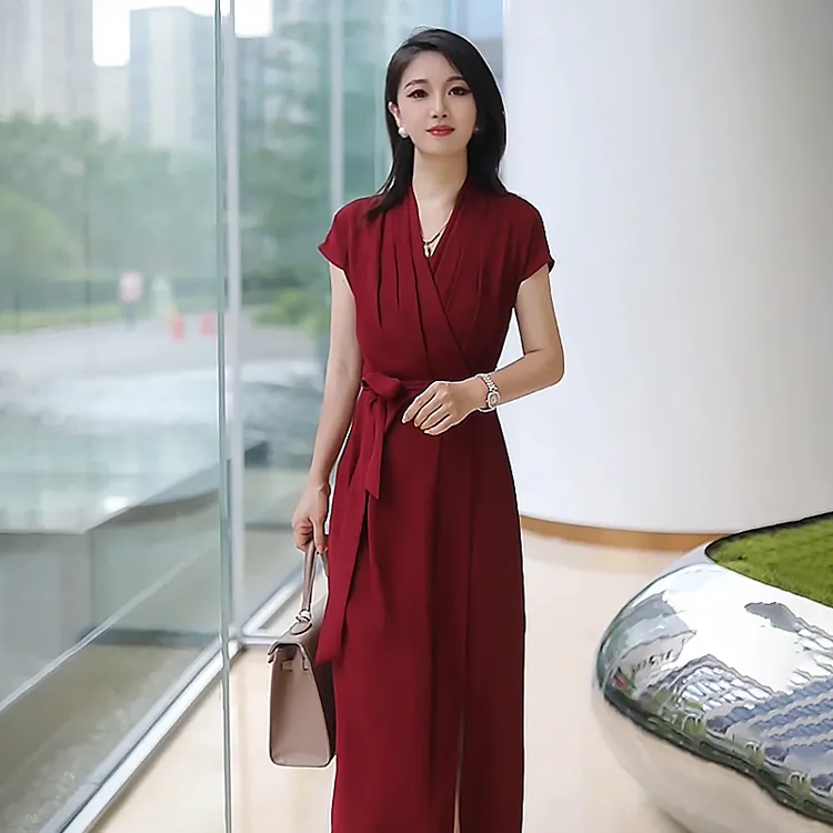 女装连衣裙新款夏季v领气质红色高级感收腰显瘦婚宴礼服小红裙