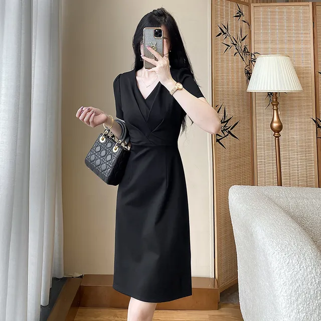 黑色收腰V领连衣裙夏季高端轻奢女装修身显瘦气质通勤赫本小黑裙