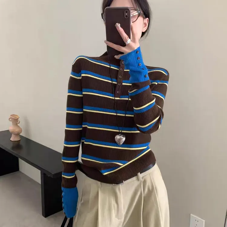 秋冬时尚撞色条纹圆领长袖针织衫女复古风拼色纽扣长袖打底毛衣