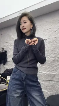蕾丝袖针织打底衫
