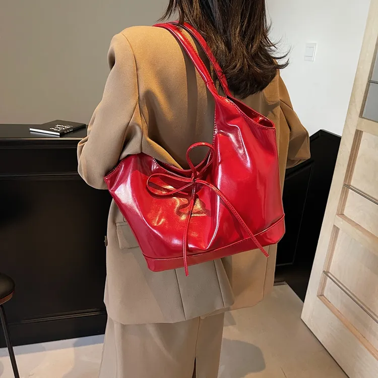 复古红色蝴蝶结托特包婚包女秋冬大容量通勤单肩腋下包