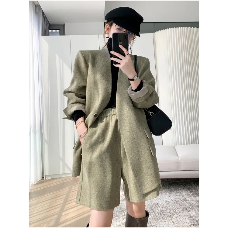 韩版轻奢洋气西服套装2026年新款干练女总裁通勤风外套短裤两件套