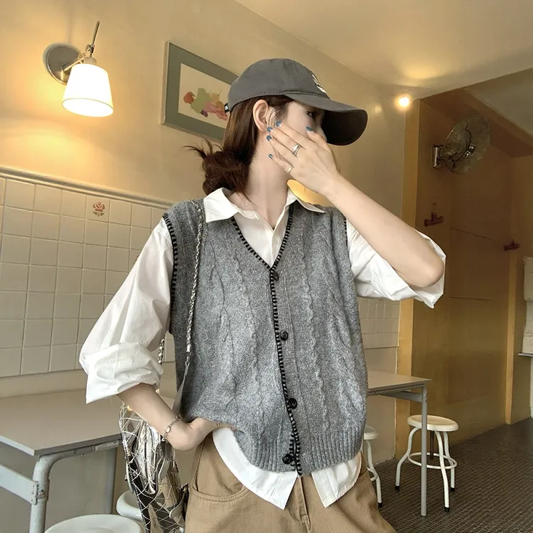 韩系V领麻花针织马甲女秋季2025新款设计感小众毛衣叠穿开衫上衣