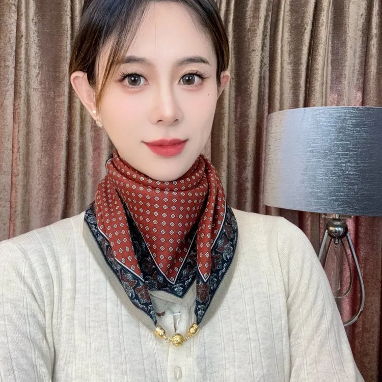 围巾女款爆款2025新款冬季保暖秋冬复古时尚丝巾小方巾围脖披肩