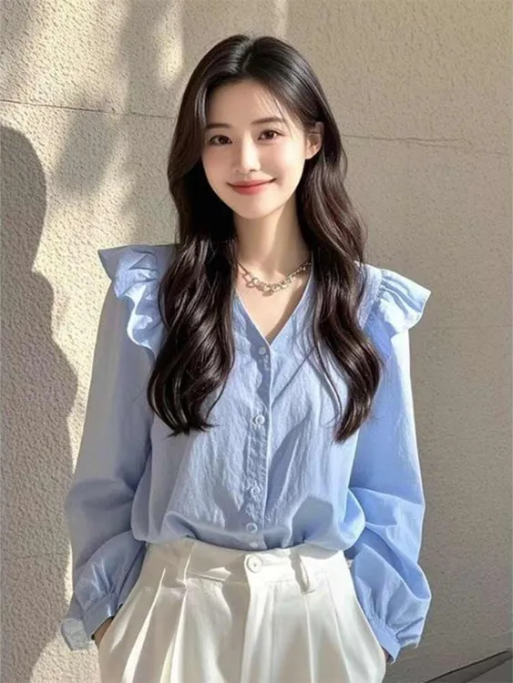 2025早秋今年流行的漂亮小衫轻奢高级感法式小众绝美蓝色长袖衬衫