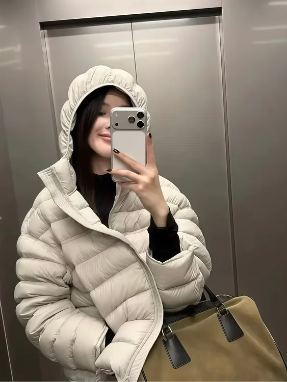 韩系连帽排骨款白鸭绒外套女2025冬季新款小众百搭显瘦减龄羽绒服