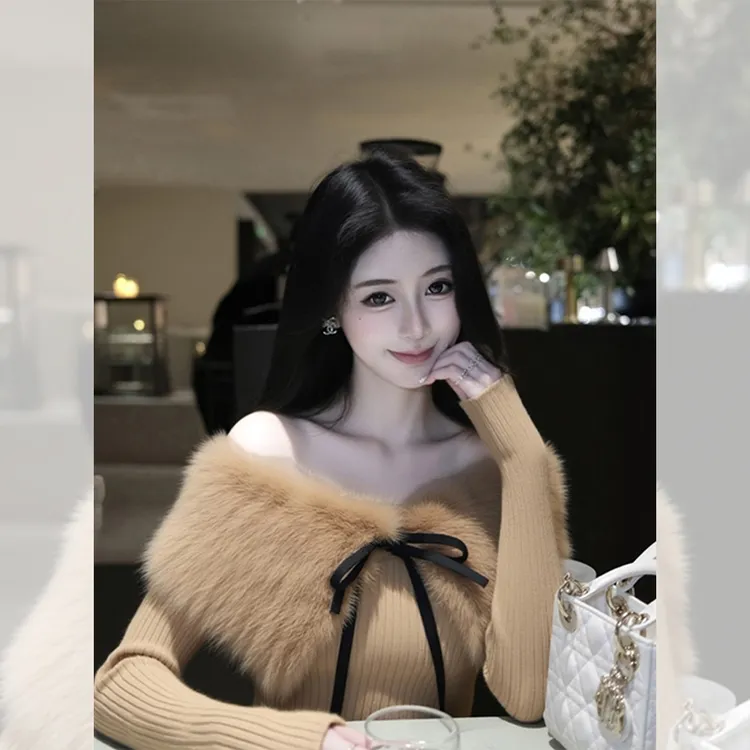 独特漂亮内搭一字肩露肩小衫女秋冬洋气高贵卡其色毛领针织衫上衣