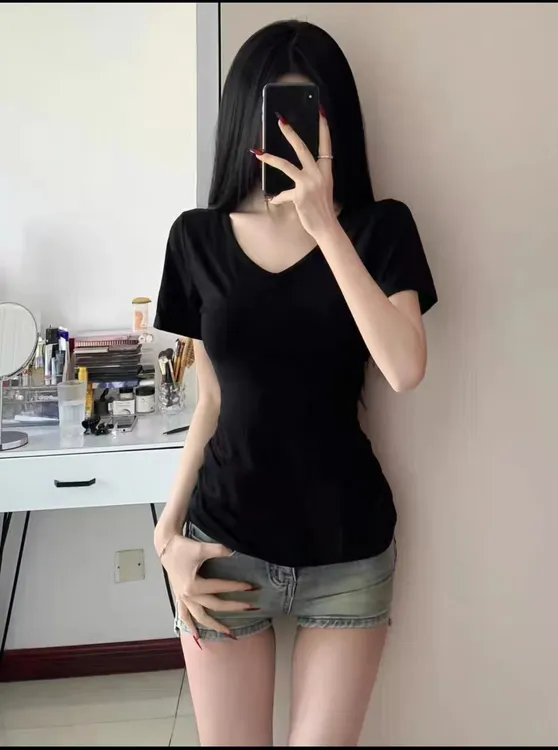 2025春夏黑色时尚收腰新款v领短袖T恤纯欲辣妹修身显瘦大码女上衣