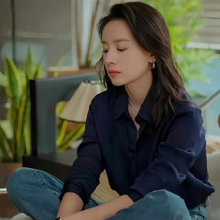 早秋蓝色缎面纯色简约衬衫女轻奢高级感衬衣设计感小众上衣长袖