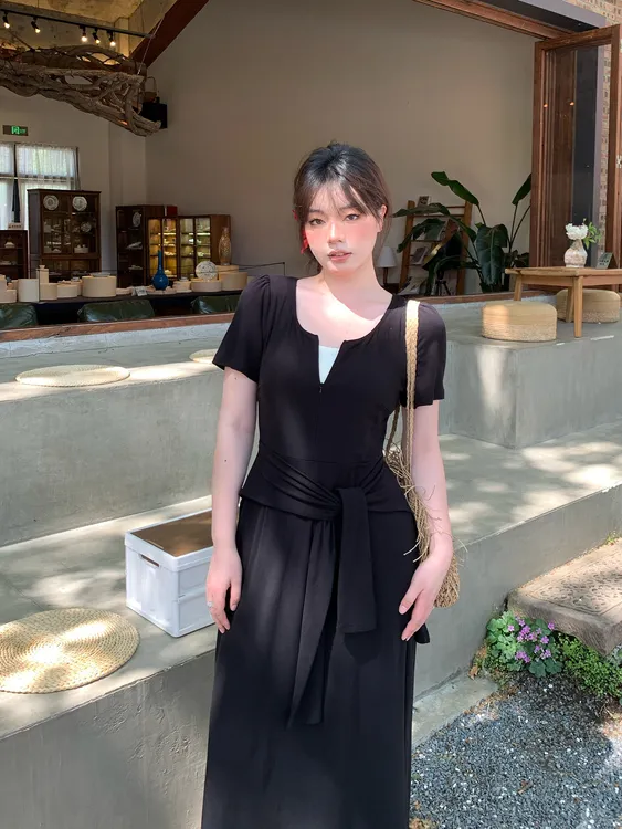 月半鱼【小腰精2.0】法式气质方领设计感假两件连衣裙收腰显瘦长裙
