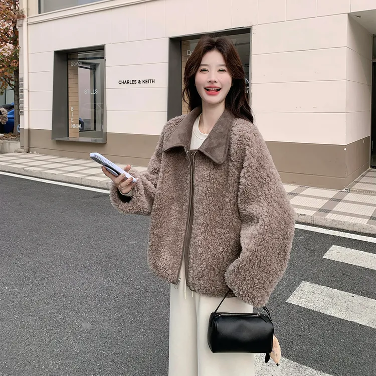 两面穿麂皮绒短款外套女冬2025新款韩系小个子羊羔毛皮毛一体上衣