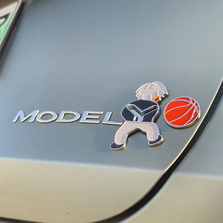 特斯拉坤坤背带裤情侣标贴装饰贴改装车标3D立体汽车尾标车贴