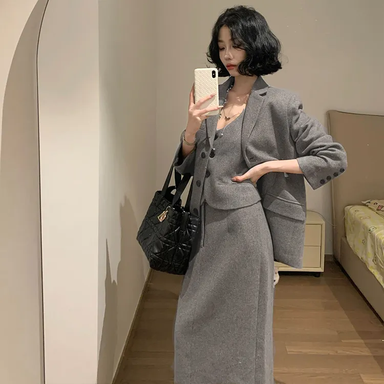 秋季女装姐系贵感大方得体穿搭休闲百搭款西装外套马甲半裙三件套