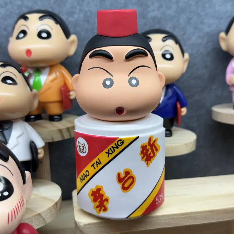 蜡笔小新手办桌面装饰 cos茅台小新