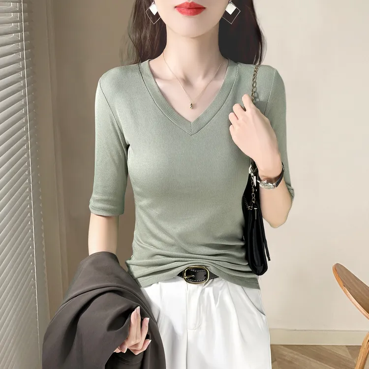 豆绿色中袖t恤女2025新款春秋打底衫内搭五分袖上衣女鸡心领显瘦