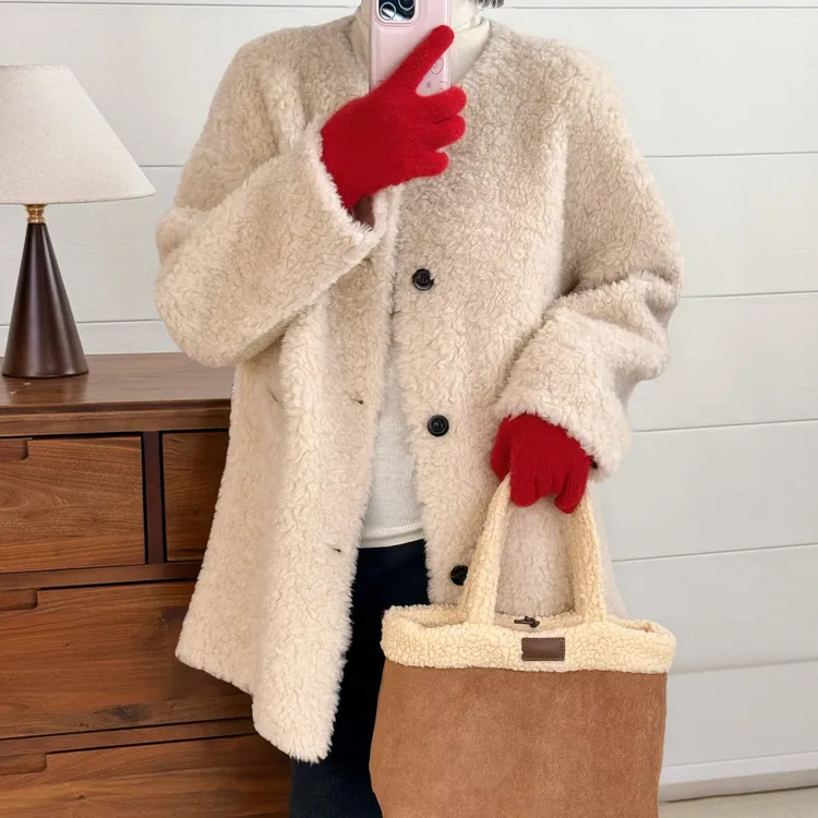 防风百搭冬季中长款外套女圆领时尚小香定制牛角扣直下摆毛绒保暖