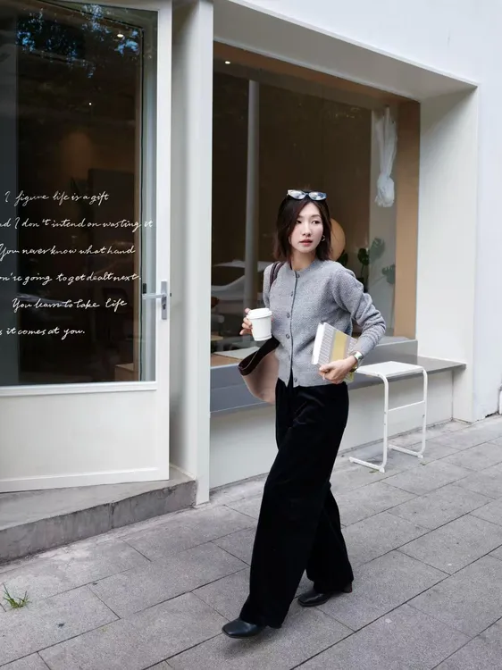 秋季新款出游服装女慵懒风灰色圆领气质针织开衫气质直筒裤