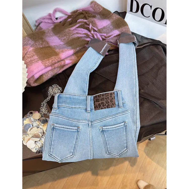 浅蓝色加绒修身牛仔裤女冬豹纹设计感小个子高腰弹力小脚靴裤