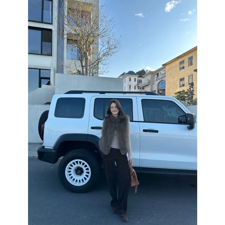 MBNL-F”S.G. 100%狐狸毛” 层次感马甲 秦磊XM-XMJ6589