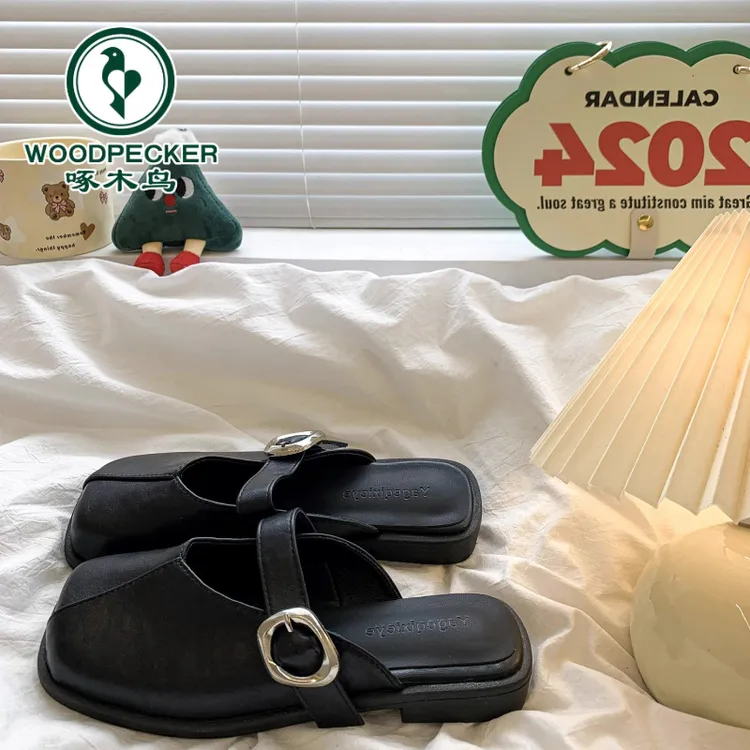 啄木鸟黑色方头平底拖鞋女2025年夏季百搭外穿英伦风包头懒人半拖