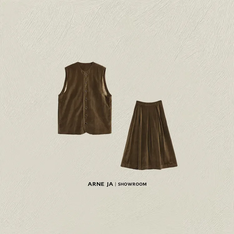 ARNE JA｜“新复古主义”古法梭织平绒马甲半裙套装W8307956