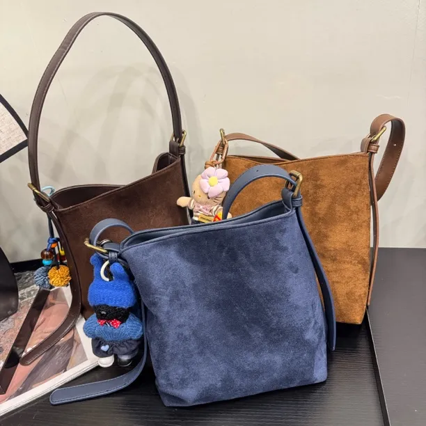 BBSL复古麂皮高级绒面水桶简约纯色百搭小众单背斜挎女包通勤休闲