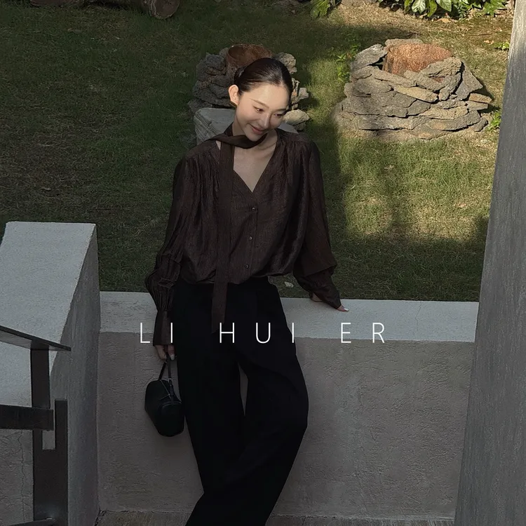 LiHuiEr李慧儿【绯色砂时】2025秋显瘦简约黑复古咖色上衣J-YC-627