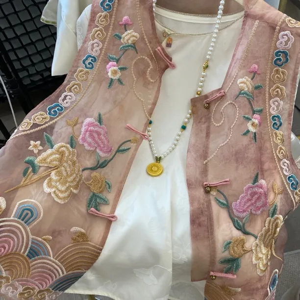 “胭脂粉”马甲 中式绣花定制款 乔其纱文艺重工马夹