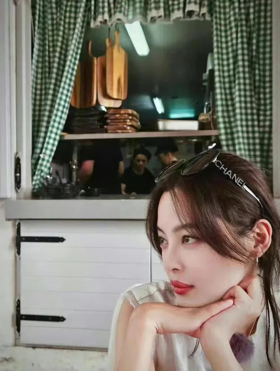 未使用 Chanel/香奈儿 现货香奈儿方框太阳眼镜水钻字母墨镜 5422