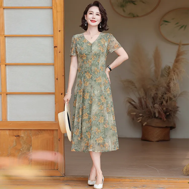 年轻妈妈连衣裙夏装时尚洋气质中老年夏季女装新款碎花长裙子