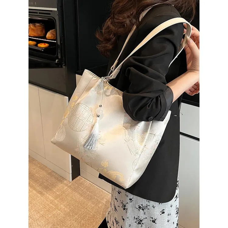 新中式国风软面大容量包包女2025新款时尚外出上班通勤单肩托特包