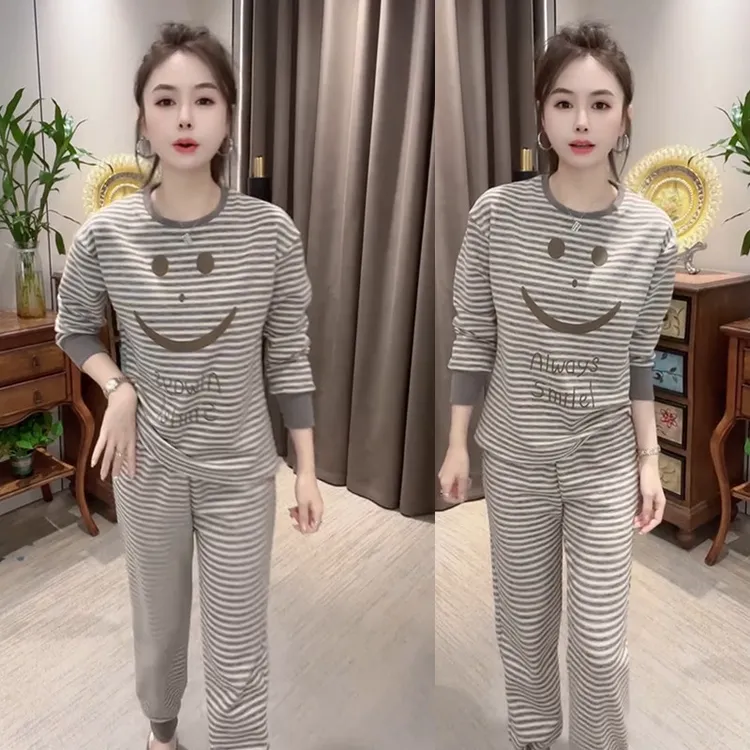 网红爆款时尚减龄宽松显瘦笑脸圆领睡衣套装气质休闲印花两件套