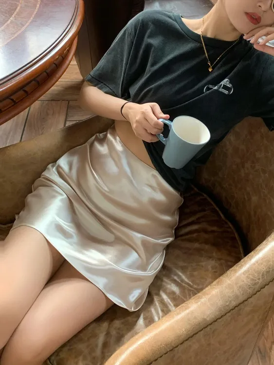 醋酸缎面包臀半身裙女短裙小众高级感气质显瘦高腰半身a字裙女夏