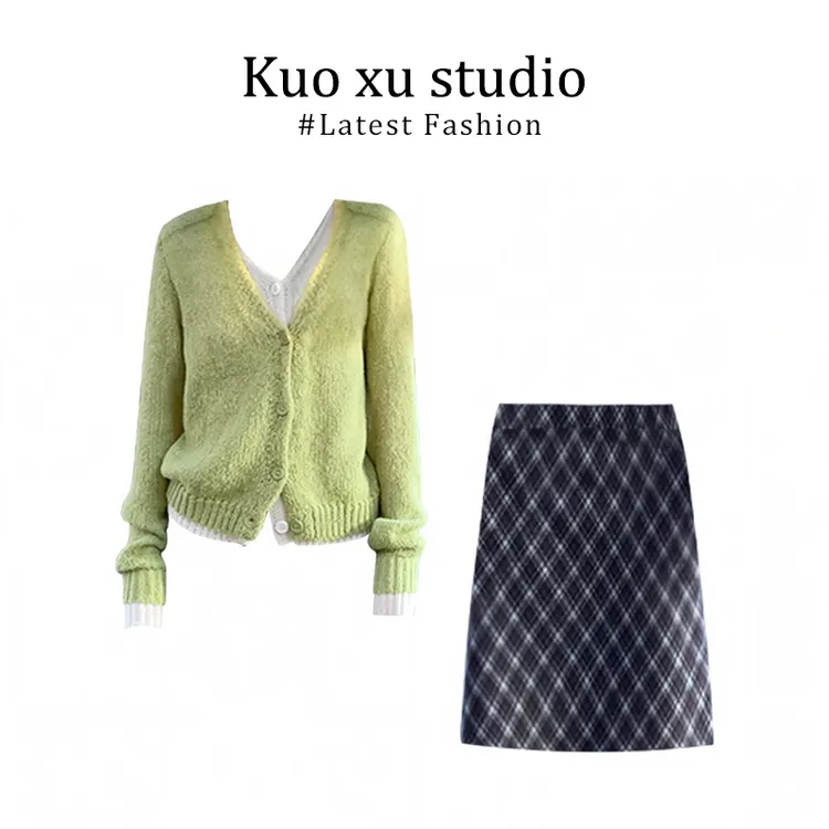 2025新款青草绿色假两件针织毛衣开衫慵懒风外套格子包臀半身裙